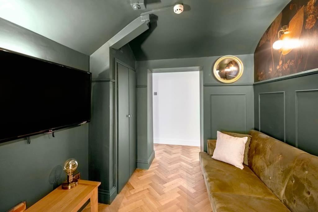 Spacious Apartment - 5 Minutes Walk To Bath Abbey المظهر الخارجي الصورة