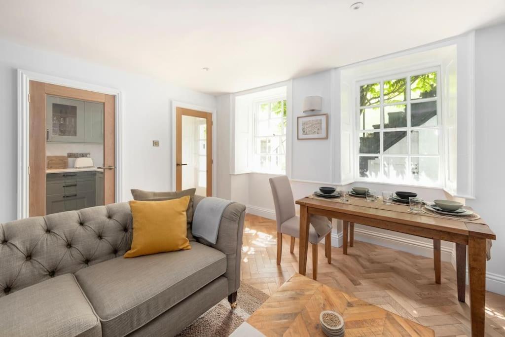 Spacious Apartment - 5 Minutes Walk To Bath Abbey المظهر الخارجي الصورة