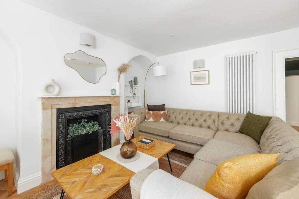 Spacious Apartment - 5 Minutes Walk To Bath Abbey المظهر الخارجي الصورة