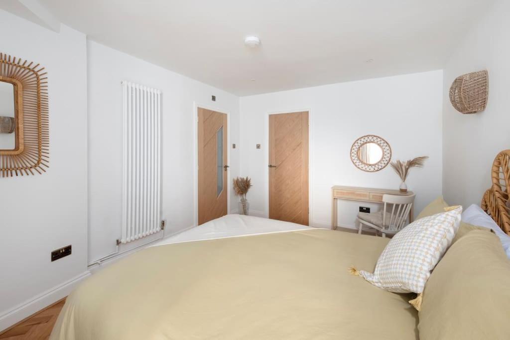 Spacious Apartment - 5 Minutes Walk To Bath Abbey المظهر الخارجي الصورة